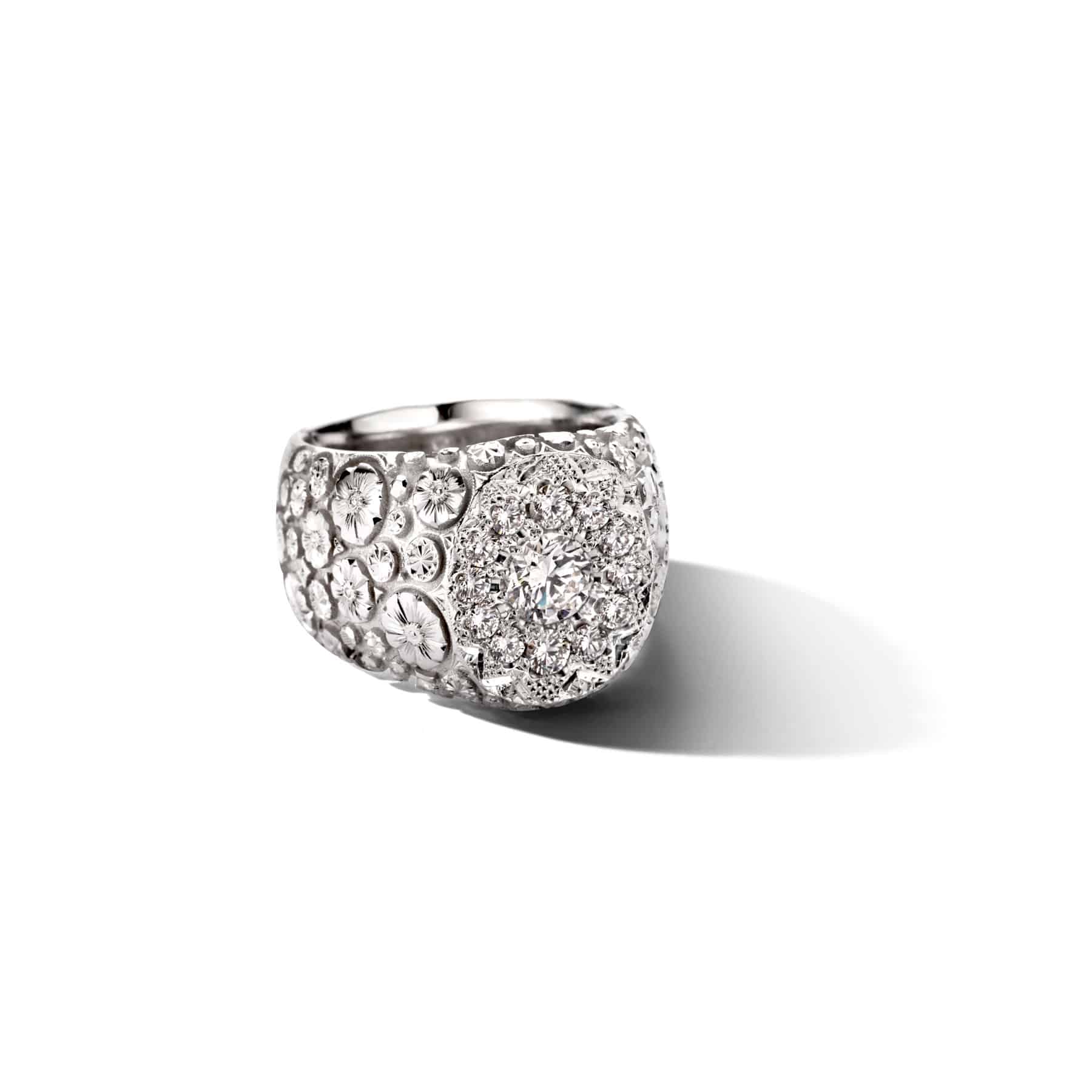 Witte diamant & met de hand uit gegraveerd
